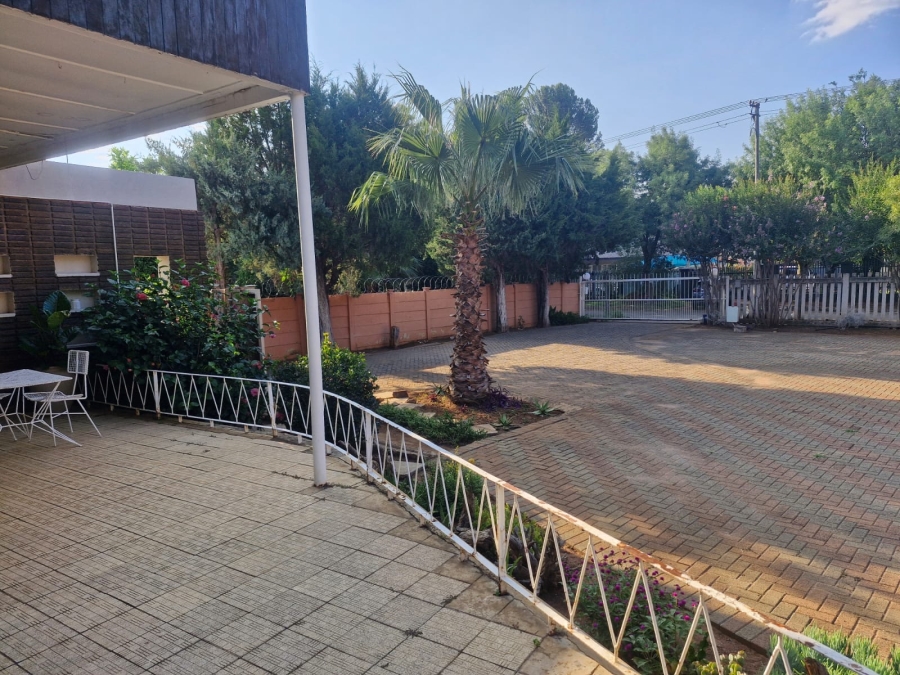 To Let 3 Bedroom Property for Rent in Flamwood North West